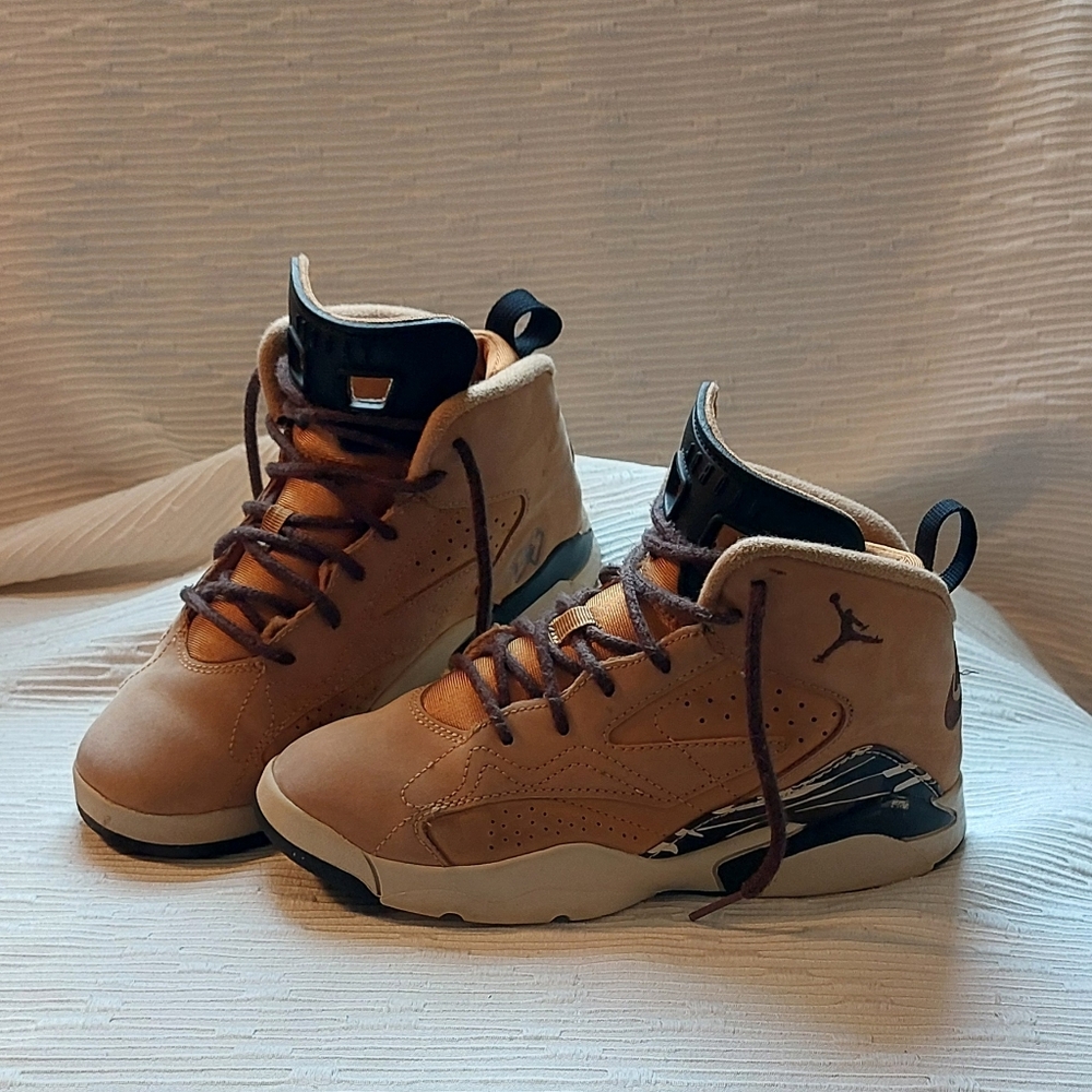 Jordan Kids Tan and Black Sneakers Size 2